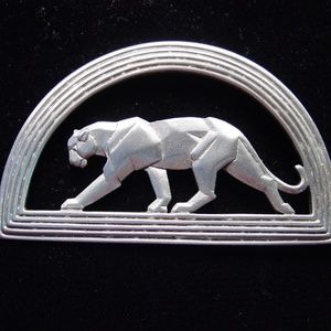COPY - 🆕 ‘Elegant Cougar in Half Circle' Pin Brooch
